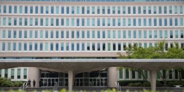 C.I.A. Officer Found With Gold Bars Said to Have Created Fake Spy Program