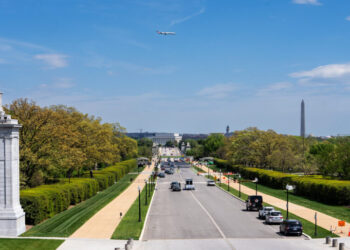 Trump Arch Will Need Red Lights, F.A.A. Says