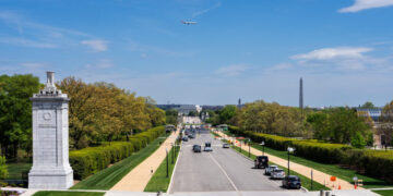 Trump Arch Will Need Red Lights, F.A.A. Says