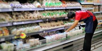 Supermarket workers’ grim reality: Not enough cash for lunch, wearing diapers in lieu of breaks