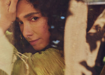 A Voice Like a Warm Balm, With Songs That Travel Through Time