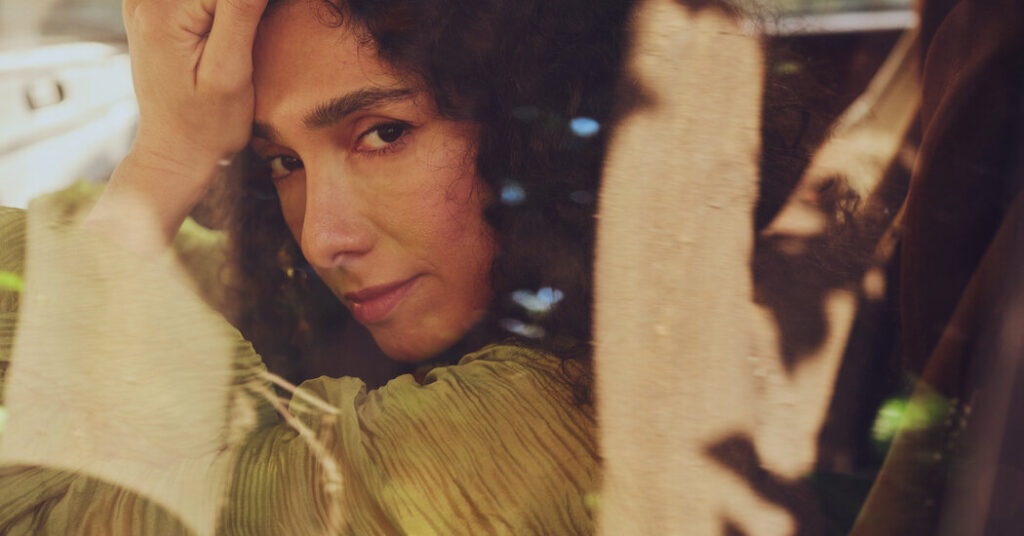 A Voice Like a Warm Balm, With Songs That Travel Through Time
