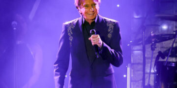 Barry Manilow Can’t Smile Without Fans’ Help on This Song
