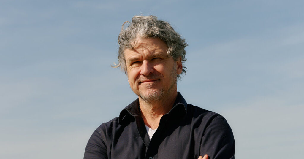 Dave Eggers Returns to Form in ‘Contrapposto’