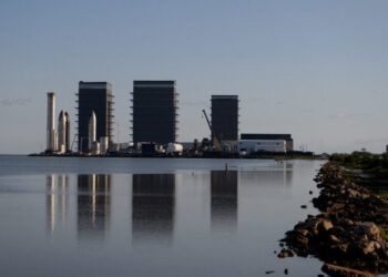 How Banks Are Using SpaceX to Woo the Superrich