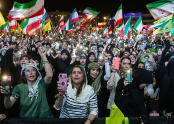 Iran’s Loyalists Promote a Wider Nationalism, Unveiled Women Included