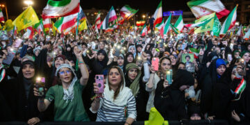 Iran’s Loyalists Promote a Wider Nationalism, Unveiled Women Included