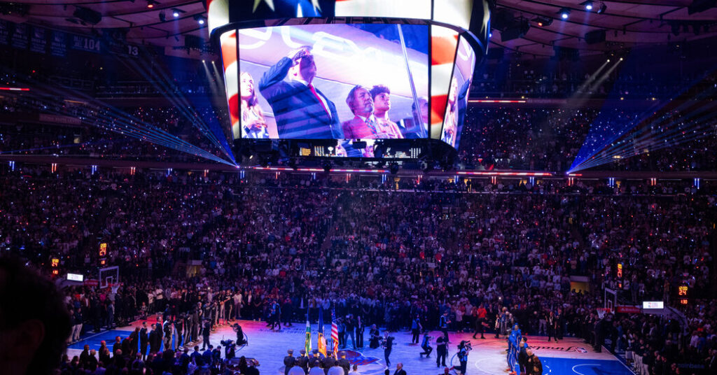 M.S.G. Erupts in Boos as Trump Appears at Knicks-Spurs Game