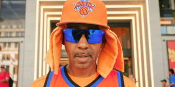 These Knicks Fans Show Out in Style