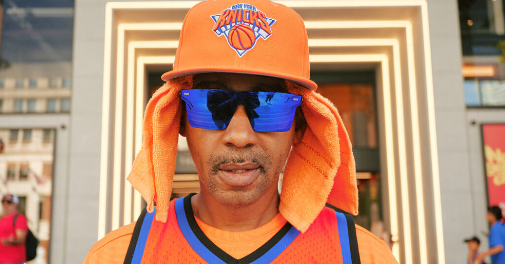 These Knicks Fans Show Out in Style