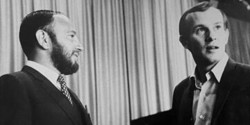 Ernest Chambers, ‘Smothers Brothers’ TV Show Producer, Dies at 97
