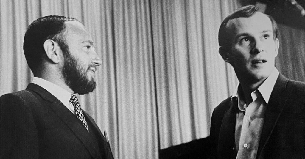 Ernest Chambers, ‘Smothers Brothers’ TV Show Producer, Dies at 97