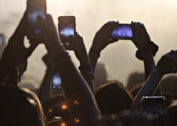 Canada Moves to Ban Social Media Use for Youth Under 16