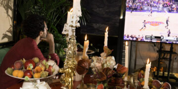 How a High-Powered Gathering Turned Into a Knicks Watch Party