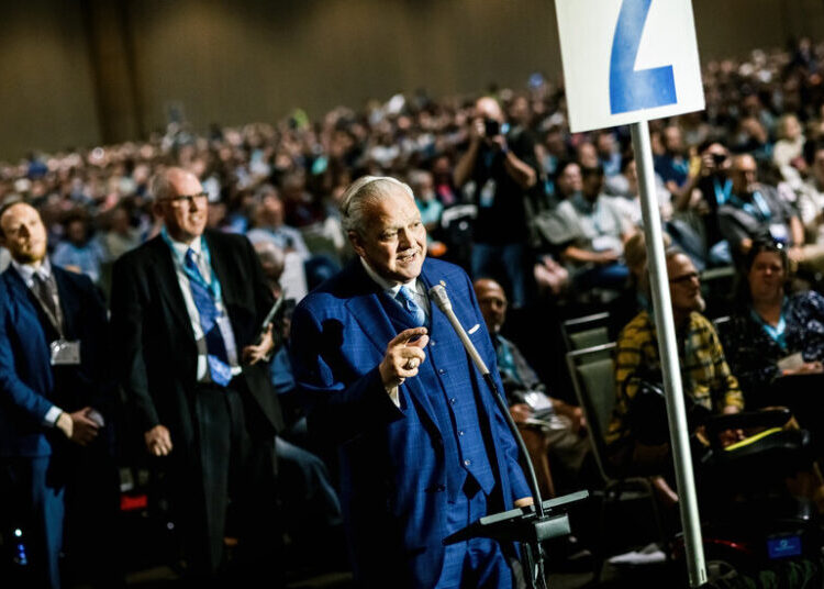 Southern Baptists Move to Strengthen Ban on Women Pastors
