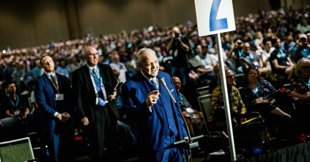 Southern Baptists Move to Strengthen Ban on Women Pastors