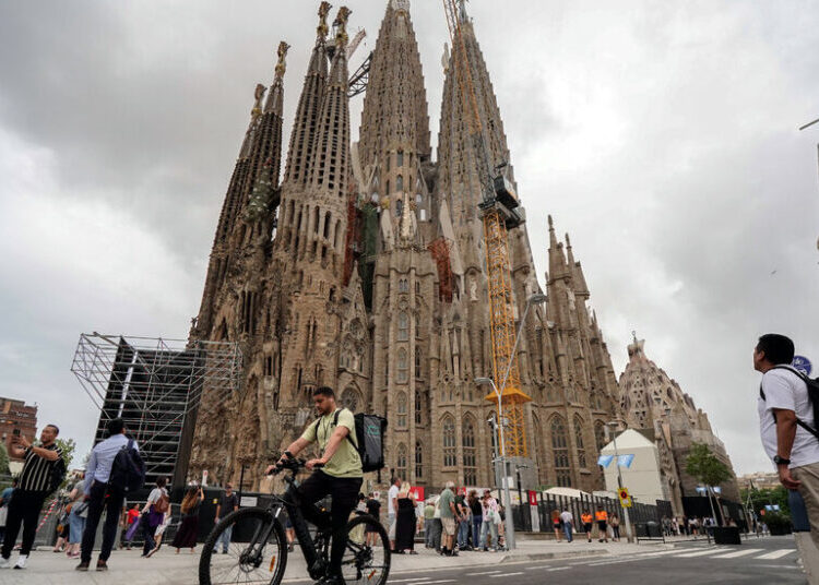 Pope Leo Is Blessing the Sagrada Familia. To Some, the Church Is a Curse.