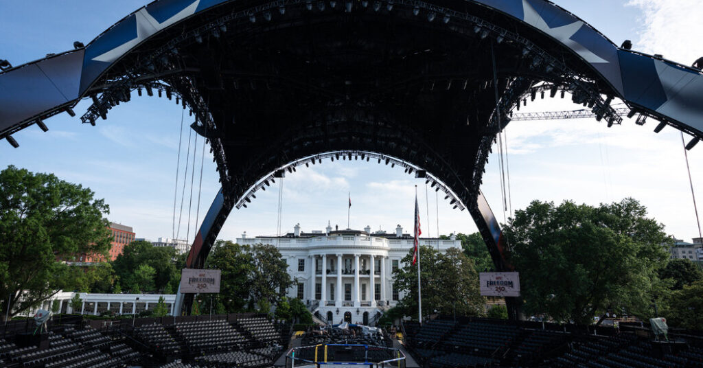 ‘Vegas’ on the South Lawn: Trump Unveils the U.F.C. ‘Claw’