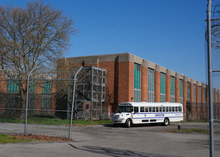 Rikers Employee Charged With Extorting Corrections Officers for Gifts