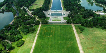 Grass on the National Mall Is Vandalized With ‘86 47’ Stains
