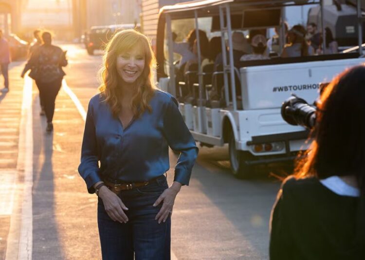 How ‘The Comeback’ Cinematographer Elie Smolkin Used 73 Camera Operators to Bring Reality TV Spoof Into the Digital Age