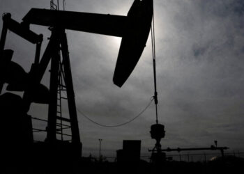 Oil Falls, Stocks Rise as Trump Signals Iran Peace Deal Takes Shape