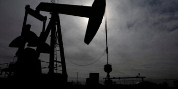 Oil Falls, Stocks Rise as Trump Signals Iran Peace Deal Takes Shape