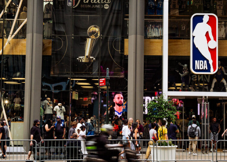 The Knicks Are the Hottest Ticket in Town. Hottest Jersey, Too.