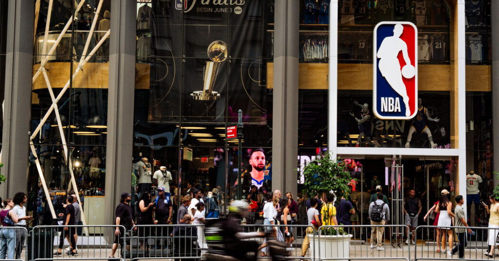 The Knicks Are the Hottest Ticket in Town. Hottest Jersey, Too.