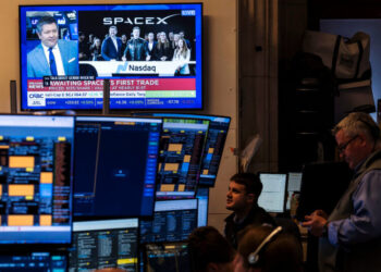SpaceX Rises 11% in Largest I.P.O. Ever