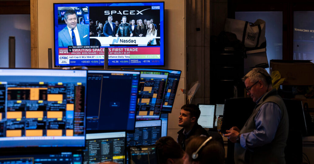 SpaceX Rises 11% in Largest I.P.O. Ever