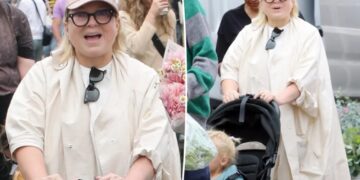 Sia ditches signature disguise for rare barefaced outing in LA