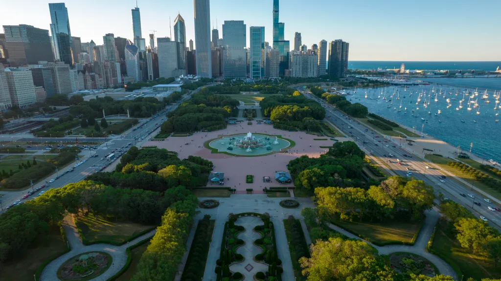 Aerial view of Buckingham Fountain, Grant Park, the Chicago skyline, and Lake Michigan.