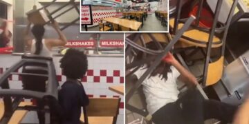 Knicks fan, other agitators ruthlessly beat NYC Five Guys employee with chairs after Game 4: wild video 