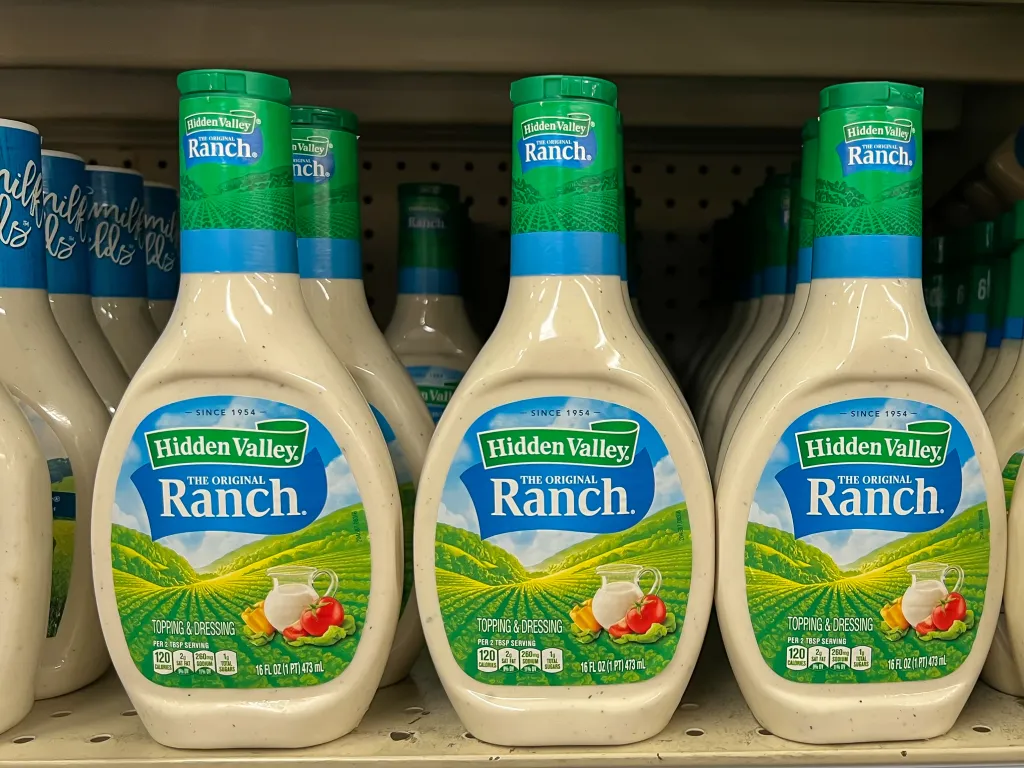 Hidden Valley Original Ranch Dressing, 16 fluid ounce bottles on a supermarket shelf.