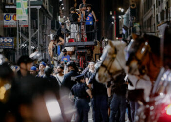 Knicks Bring Back Watch Party Outside the Garden for Game 5