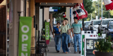 One Texas Town Hopes for Crumbs From the SpaceX Feast