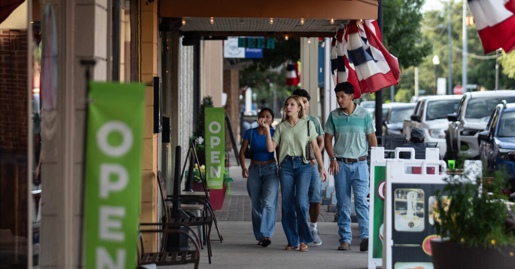 One Texas Town Hopes for Crumbs From the SpaceX Feast