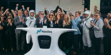 SpaceX’s Stock Surges on First Full Day of Trading
