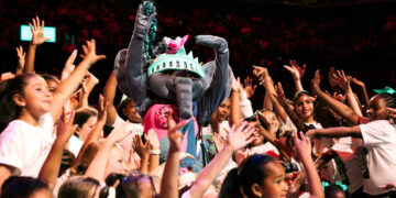 Ellie the Elephant’s Still Got It