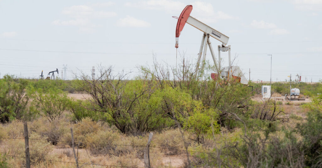 Oil Prices Continue to Fall as Traders Assess U.S.-Iran Deal