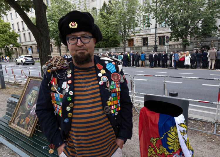 Russian Artist Critical of Putin Is Fatally Shot in Poland