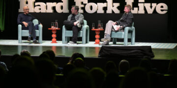 How the ‘Hard Fork’ Hosts Bring Their Podcast to a Live Audience
