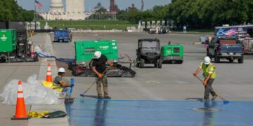 MAGA host floats ‘sabotage’ conspiracy as Reflecting Pool is flooded with green algae