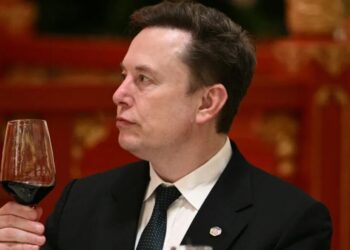 Jamie Dimon called Elon Musk the ‘Edison of our time’ as JPMorgan hosted SpaceX’s $75 billion IPO roadshow—and even invited Musk’s mom
