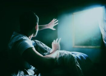 Suburbanites Freaked Out by Mysterious Drones Leering Into Their Homes at Night
