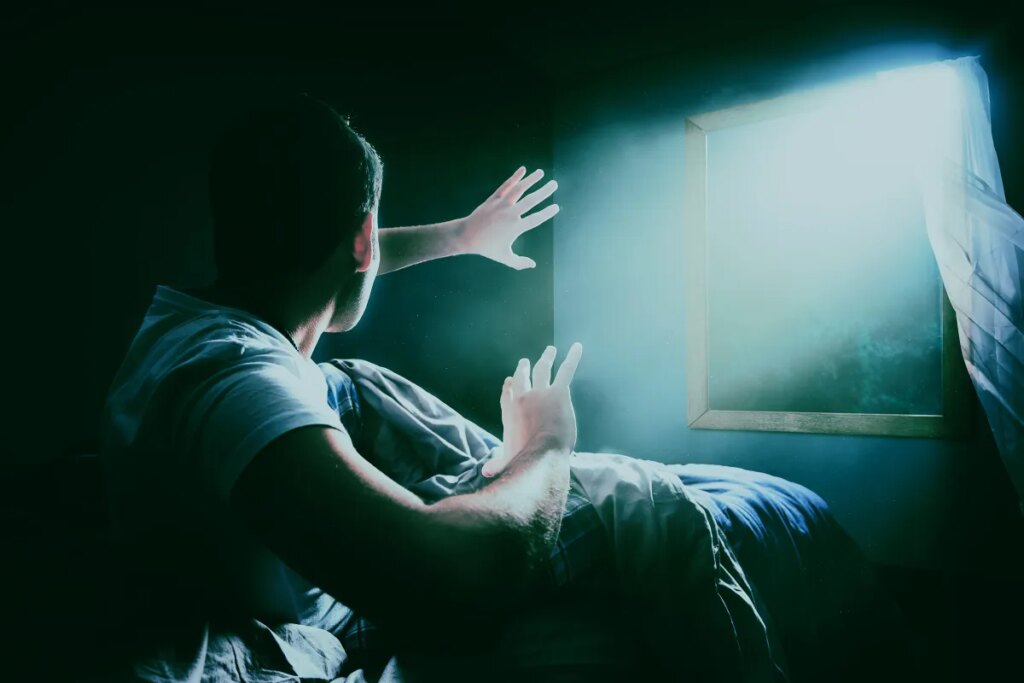 Suburbanites Freaked Out by Mysterious Drones Leering Into Their Homes at Night