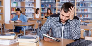 Gen Zers are arriving to college unable to even read a sentence—professors warn it could lead to a generation of anxious and lonely graduates