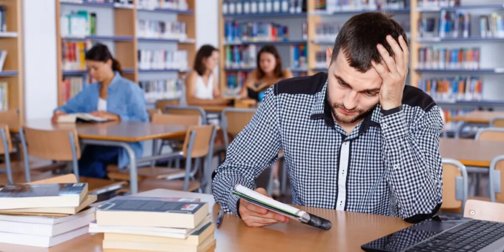 Gen Zers are arriving to college unable to even read a sentence—professors warn it could lead to a generation of anxious and lonely graduates