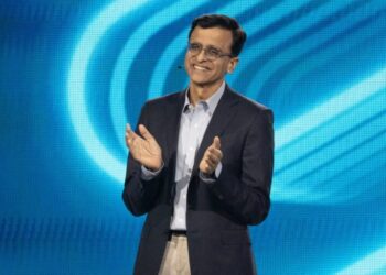 Snowflake CEO says there’s a big myth at the heart of every org chart